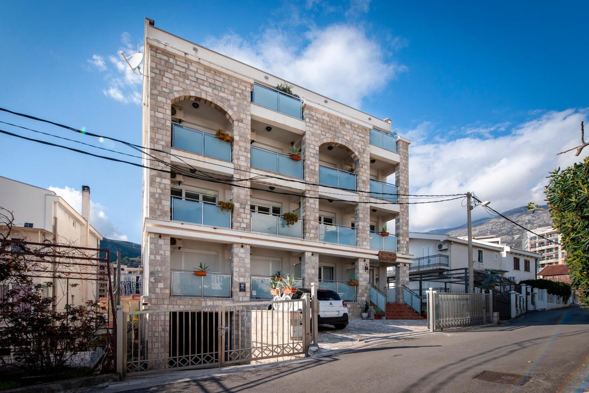 בודווה Mila & Aleksandr Apartments מראה חיצוני תמונה