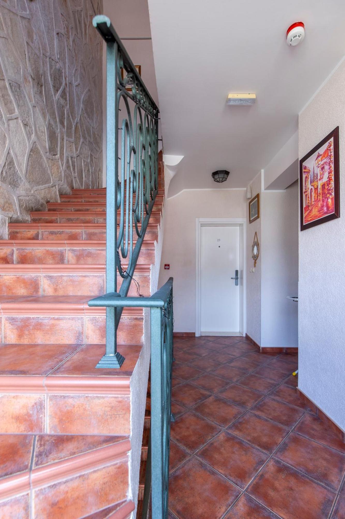 בודווה Mila & Aleksandr Apartments מראה חיצוני תמונה